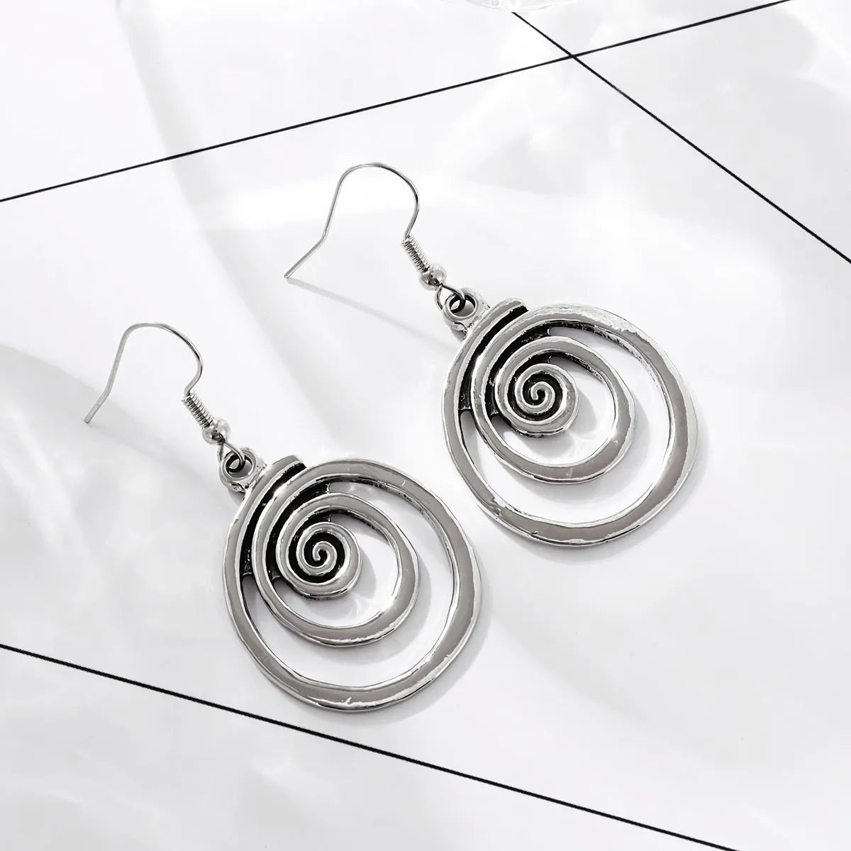 Elvina™ - Silverörhängen med labyrintmönster