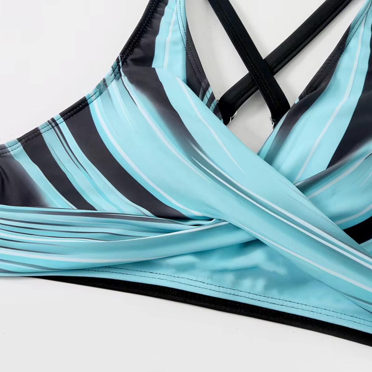Dalia™ - Bikini med korsad halsringning